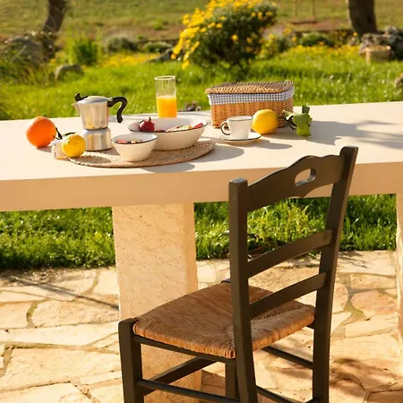 בית נופש Trullo Natu - Private אלברובלו